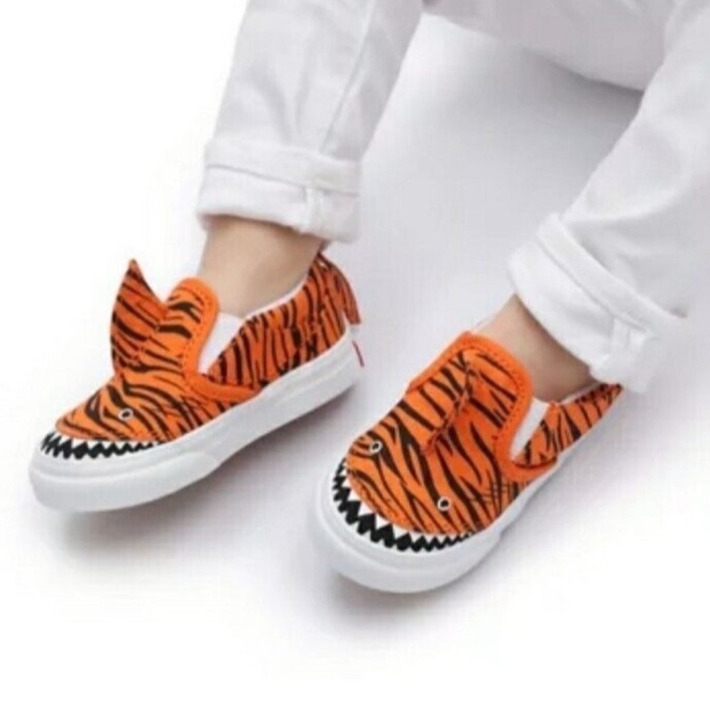 Vans‎ Slip On V Tiger Shark Sneaker Size 4 Toddler